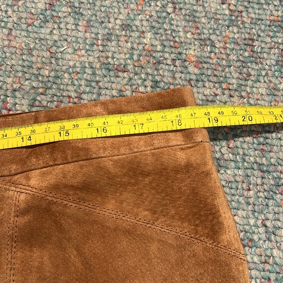 Ladies size L-XL Brown Suede Skirt - Picture 5 of 10